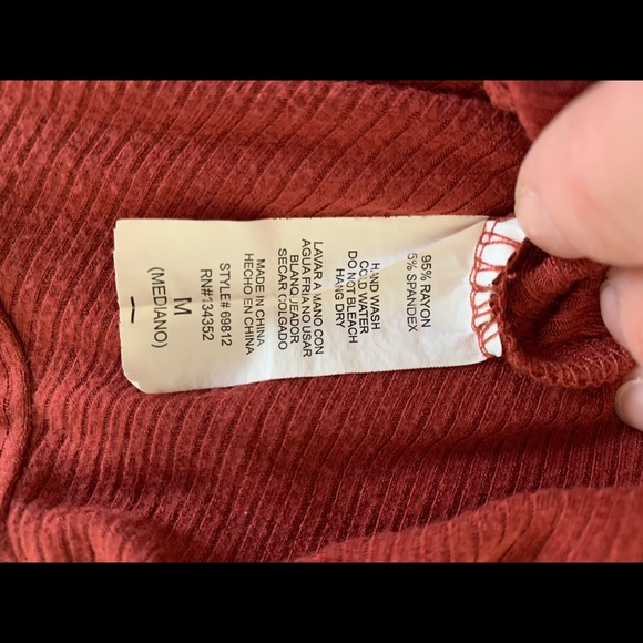 Sexy Ambiance top with turtleneck like accent - Picture 5 of 5